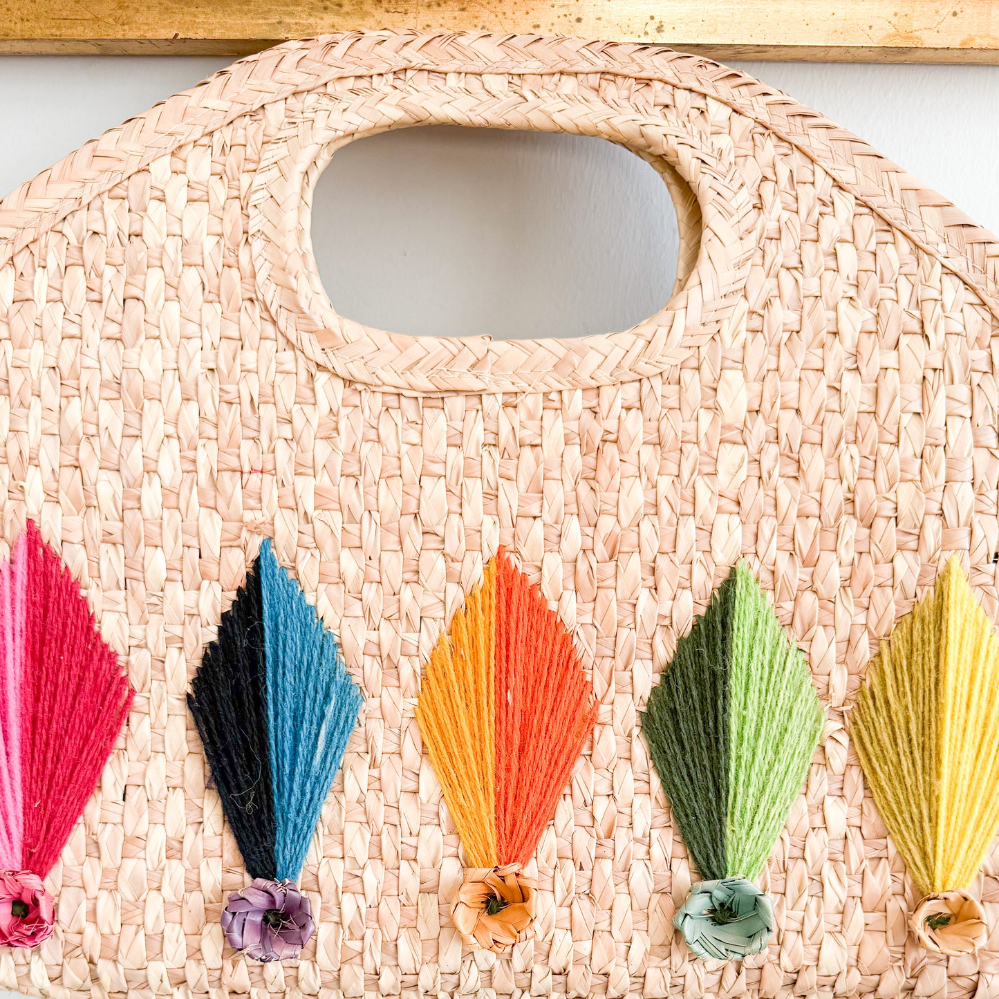 Maria Vintage 1970’s Straw Yarn Flower Handle Bag - BelleStyle