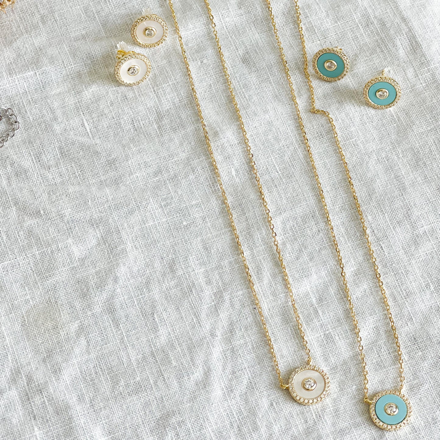 One World Mother 0f Pearl 925 Necklace