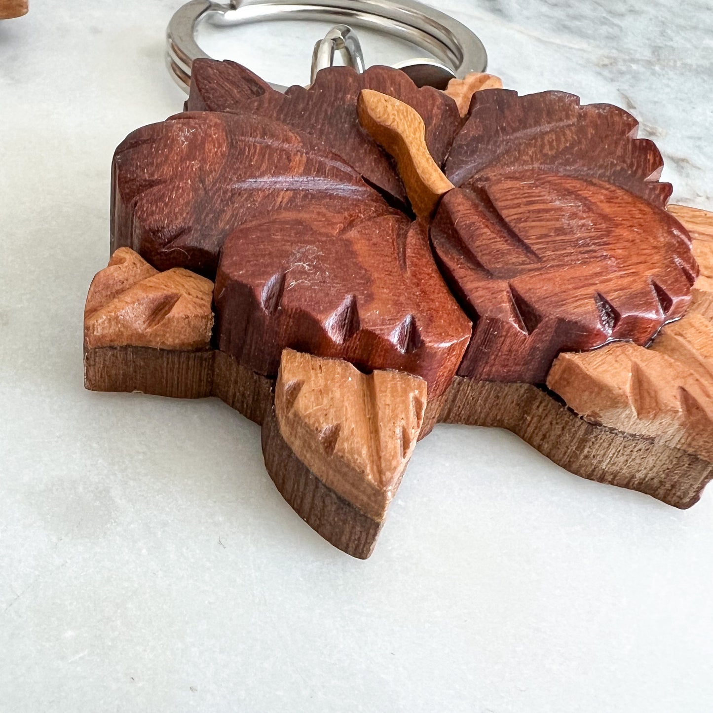 Bali Hibiscus Wood Keychain - BelleStyle