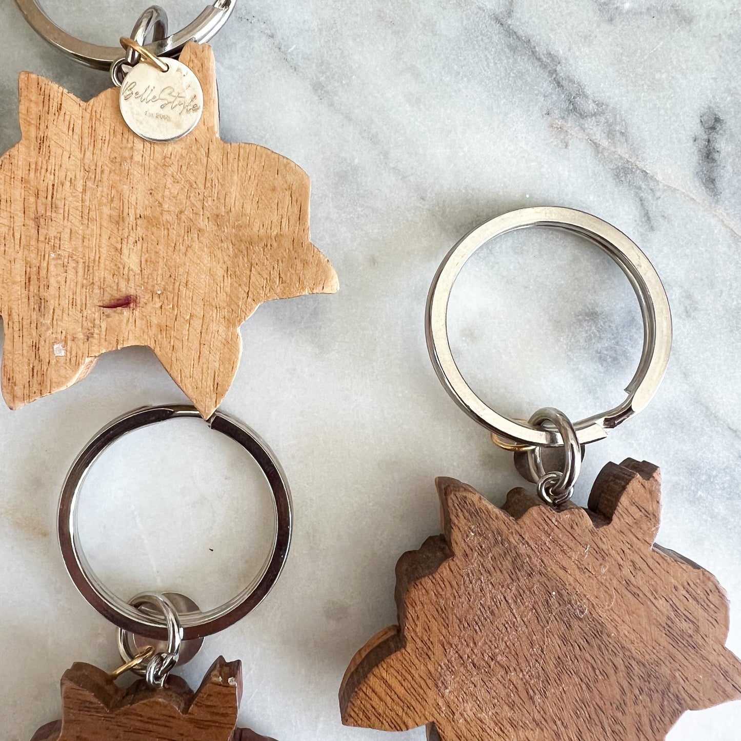 Bali Hibiscus Wood Keychain - BelleStyle