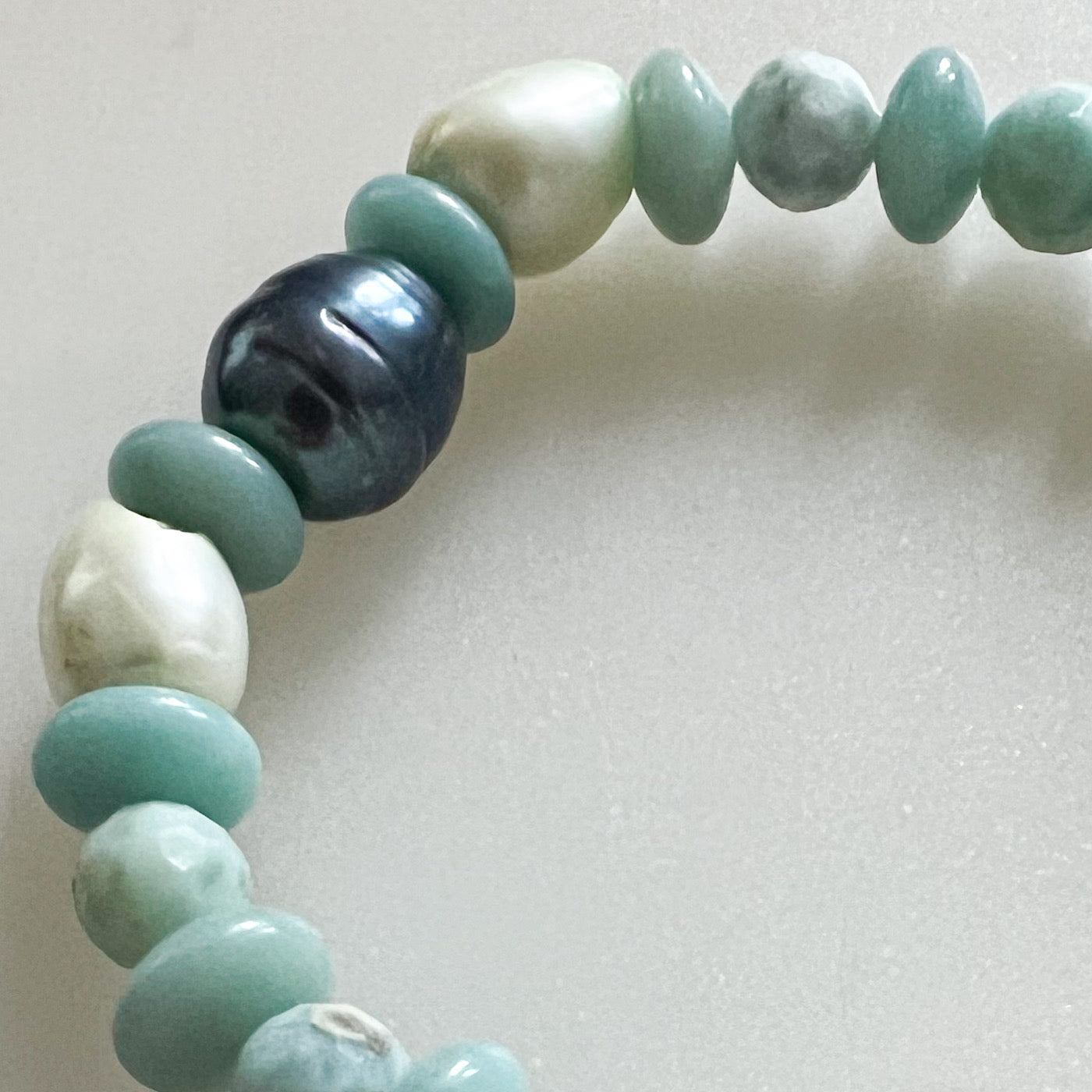 Larimar Black Freshwater Pearl Labradorite Bracelet - BelleStyle