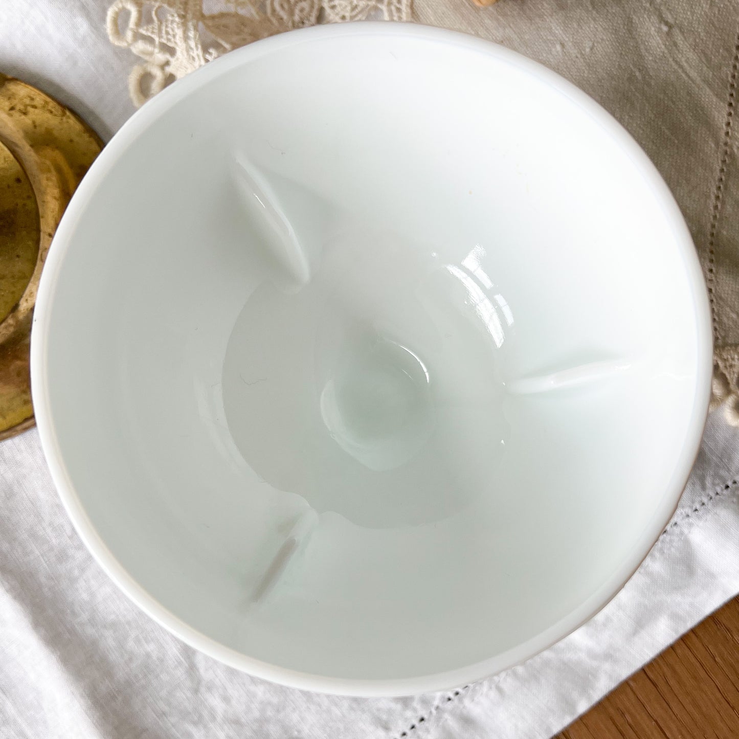 Vintage Milk Glass Pedestal Bowl - BelleStyle