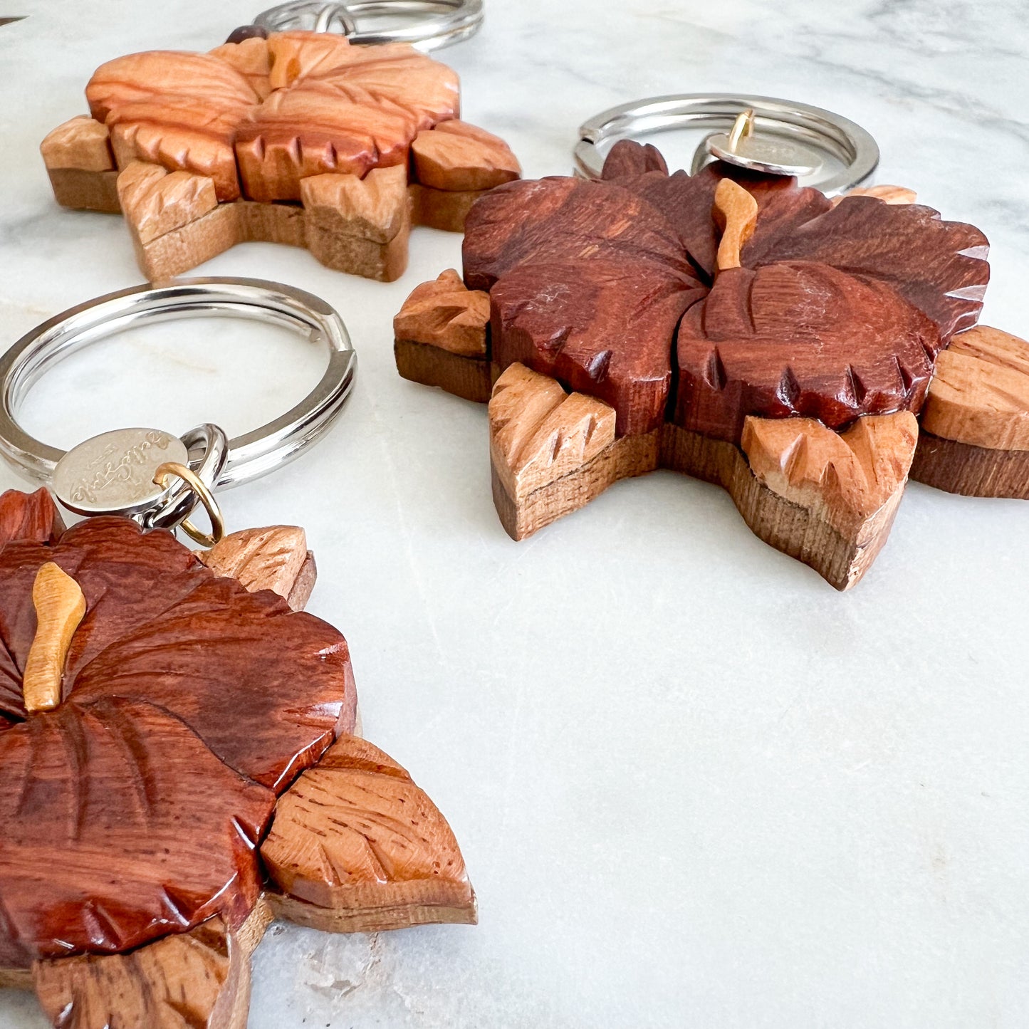 Bali Hibiscus Wood Keychain - BelleStyle