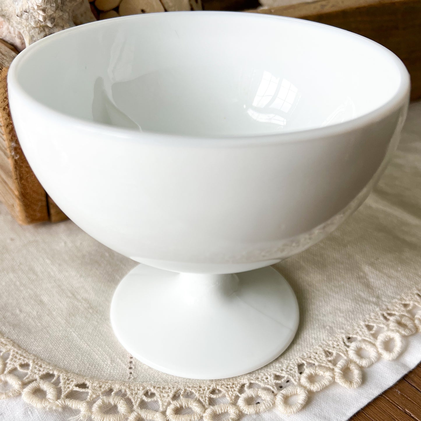 Vintage Milk Glass Pedestal Bowl - bellestyle