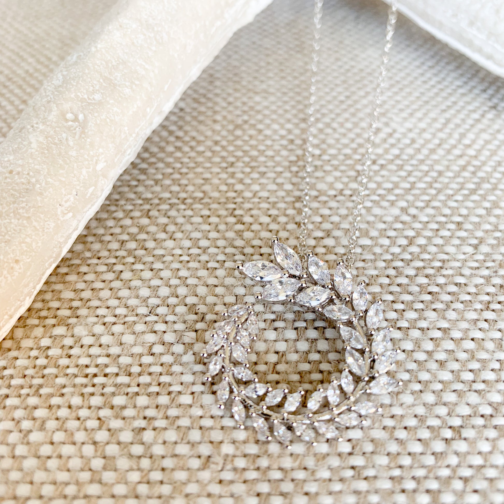 Laurel Necklace - BelleStyle