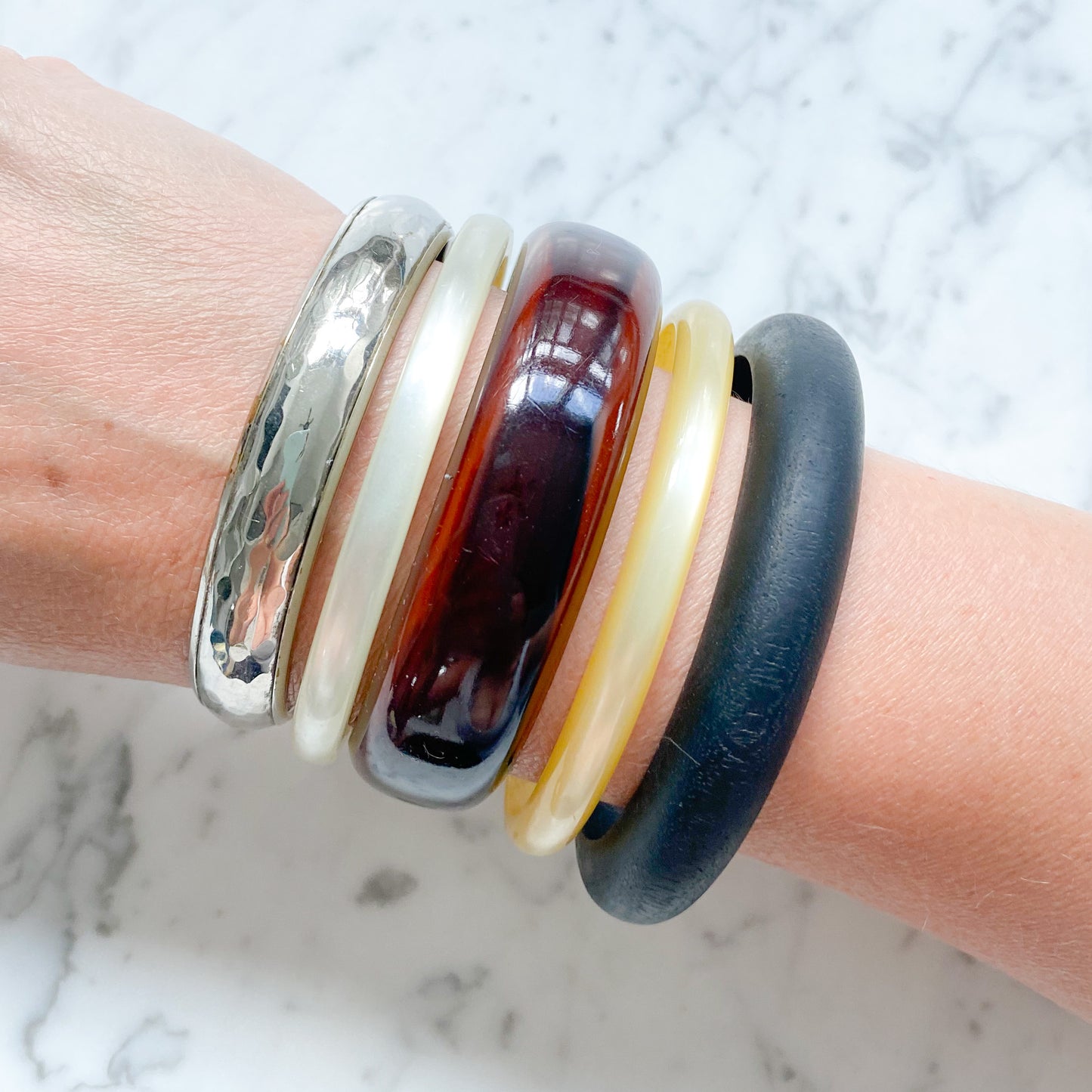 Isabel Vintage Silver Hammered Bangle Bracelet - Bellestyle