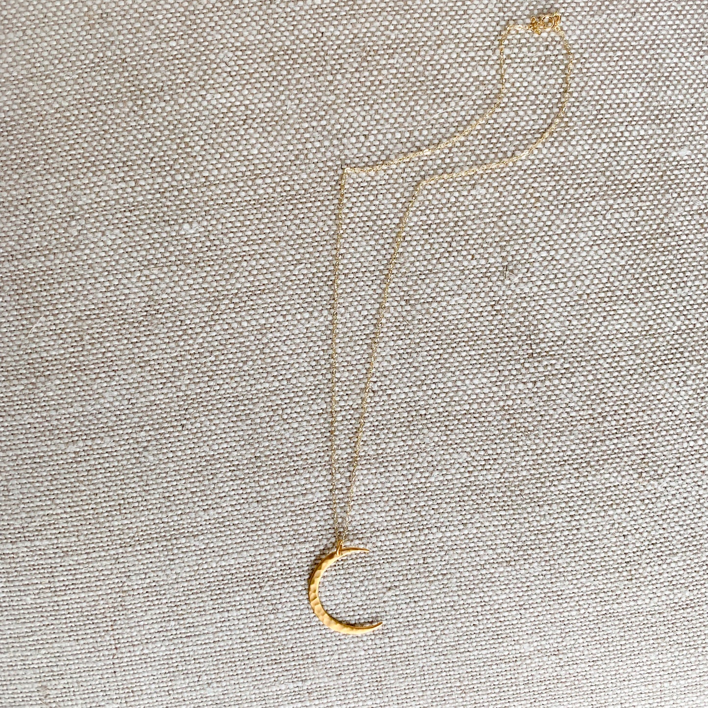 Crescent Moon Necklace - BelleStyle