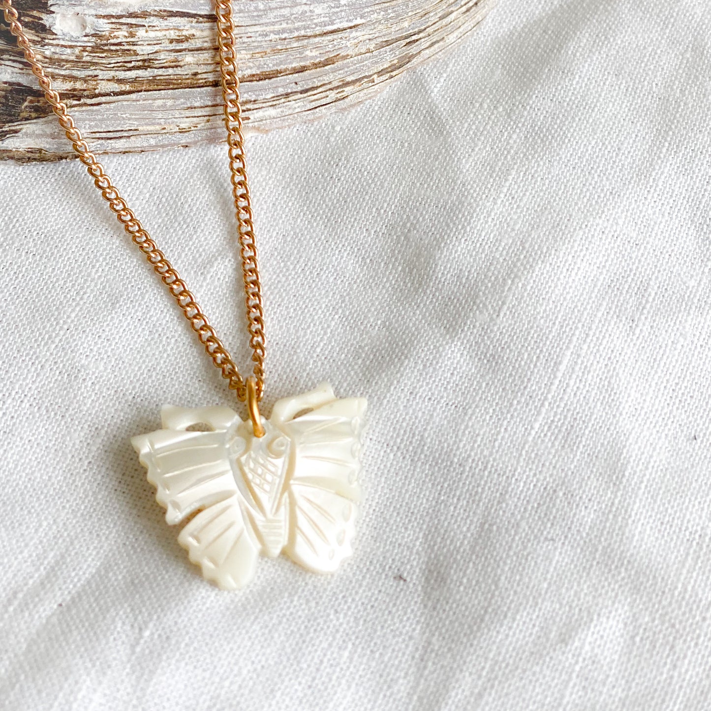 Butterfly Mother of Pearl Charm Necklace - Bellestyle