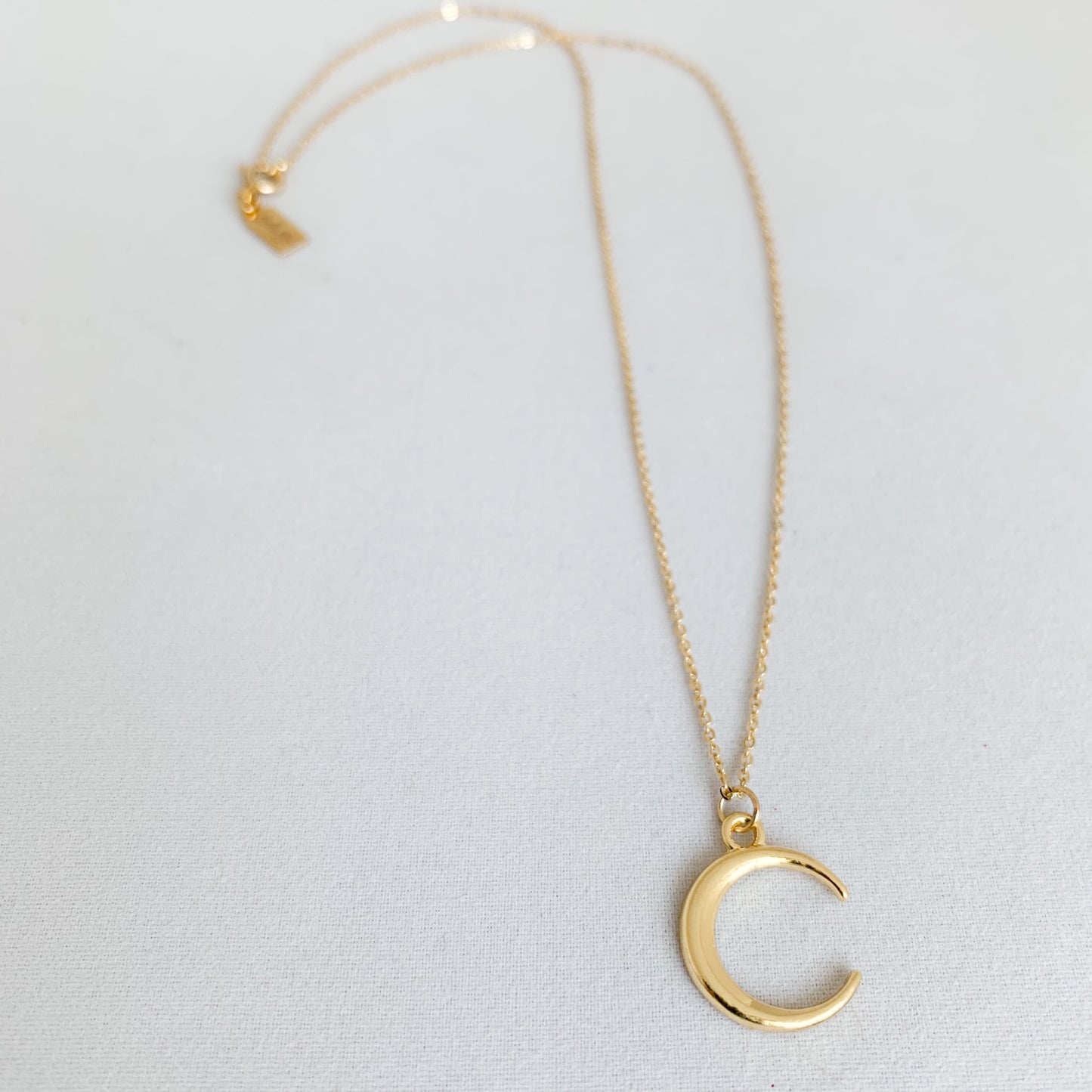Crescent Gold Necklace - BelleStyle
