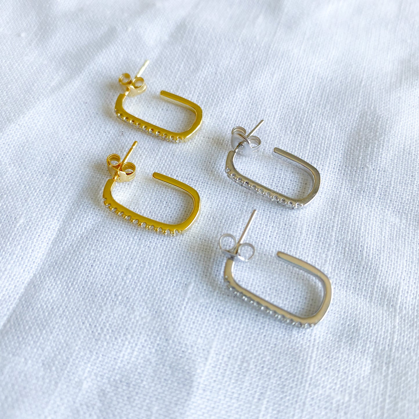 Link Crystal Small Earrings - BelleStyle