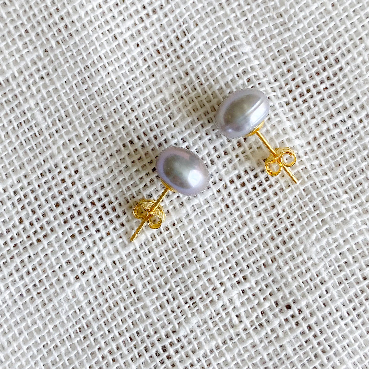 Sara Freshwater Grey Pearl Post Earrings - Bellestyle