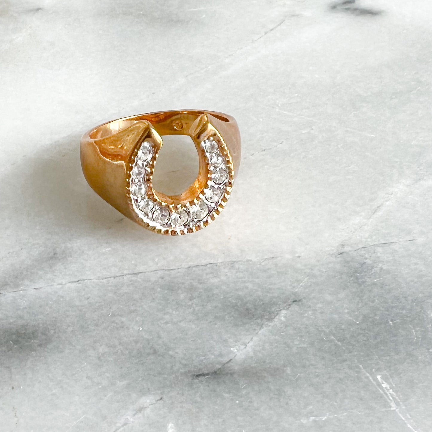 Vintage Horseshoe Gold Unisex Ring - Bellestyle