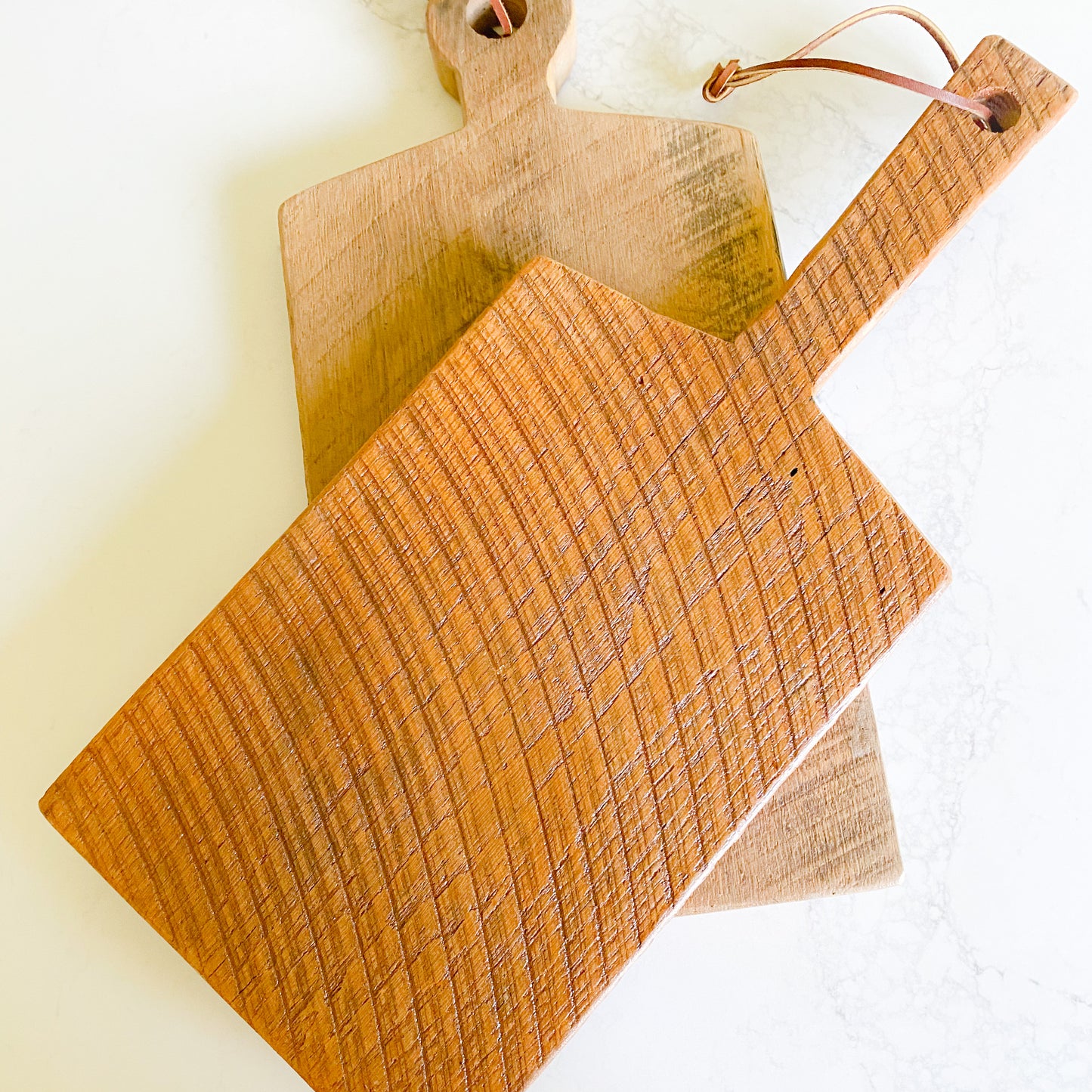 Honey Rustic Sustainable Oak Serving Board - Bellestyle