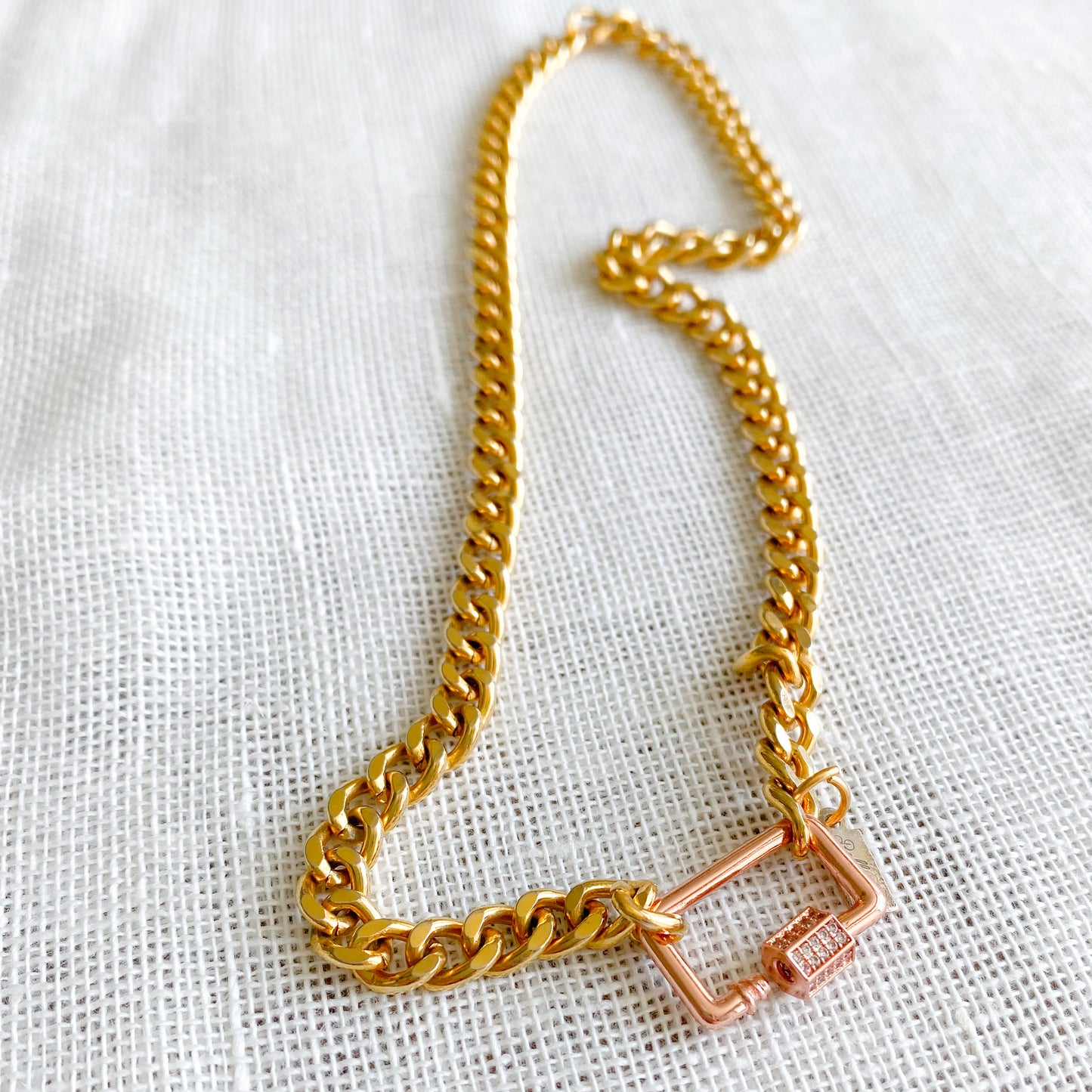 Jordan Rose Gold Lock Choker Necklace - Bellestyle