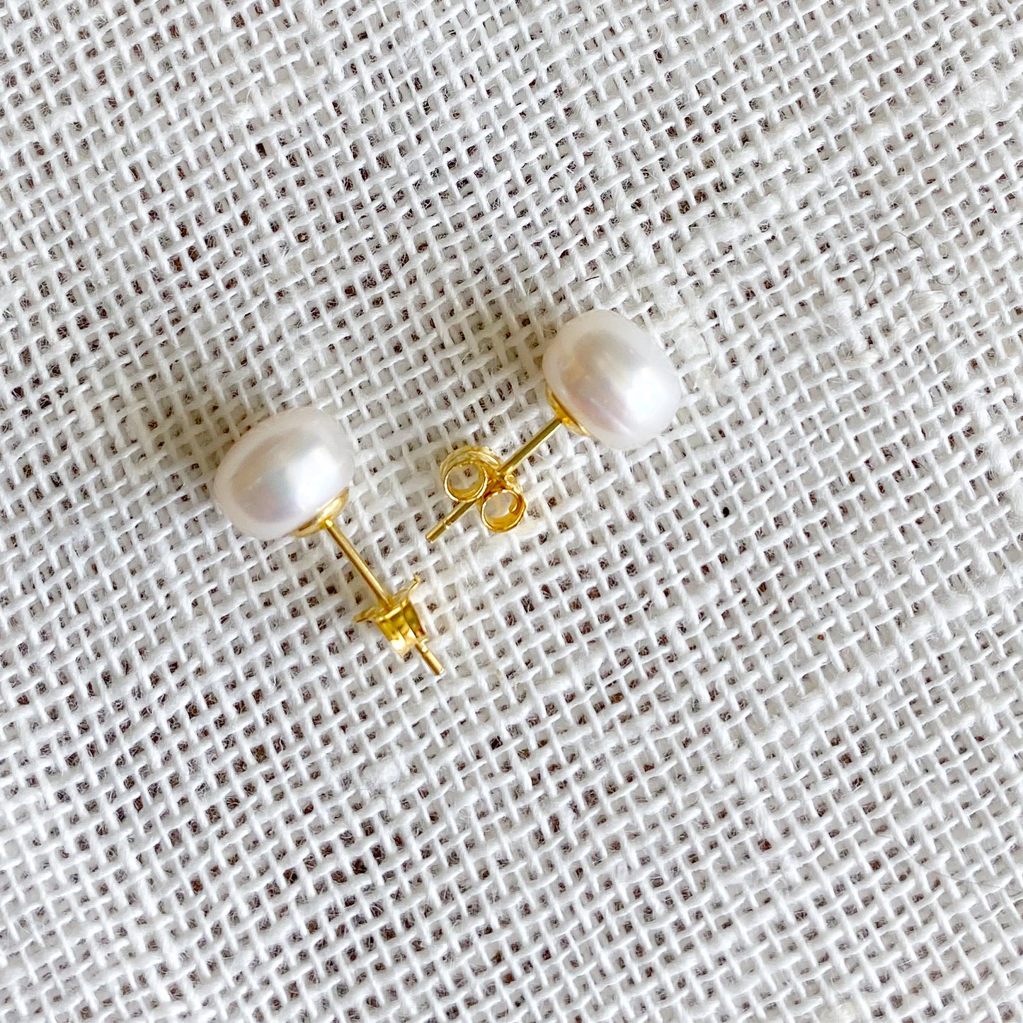 Sara Freshwater White Pearl Post EarrinGs - Bellestyle