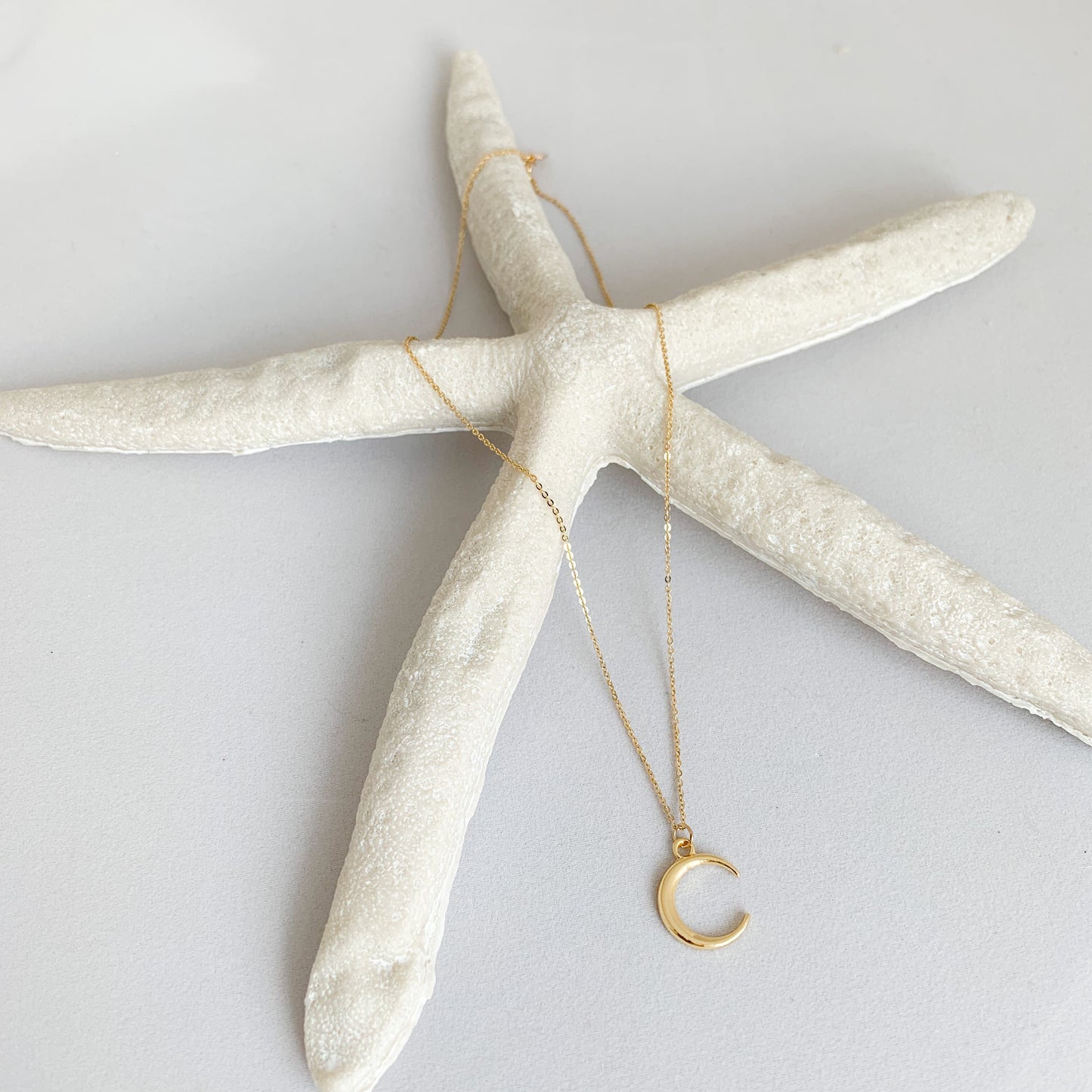 Crescent Gold Necklace - BelleStyle