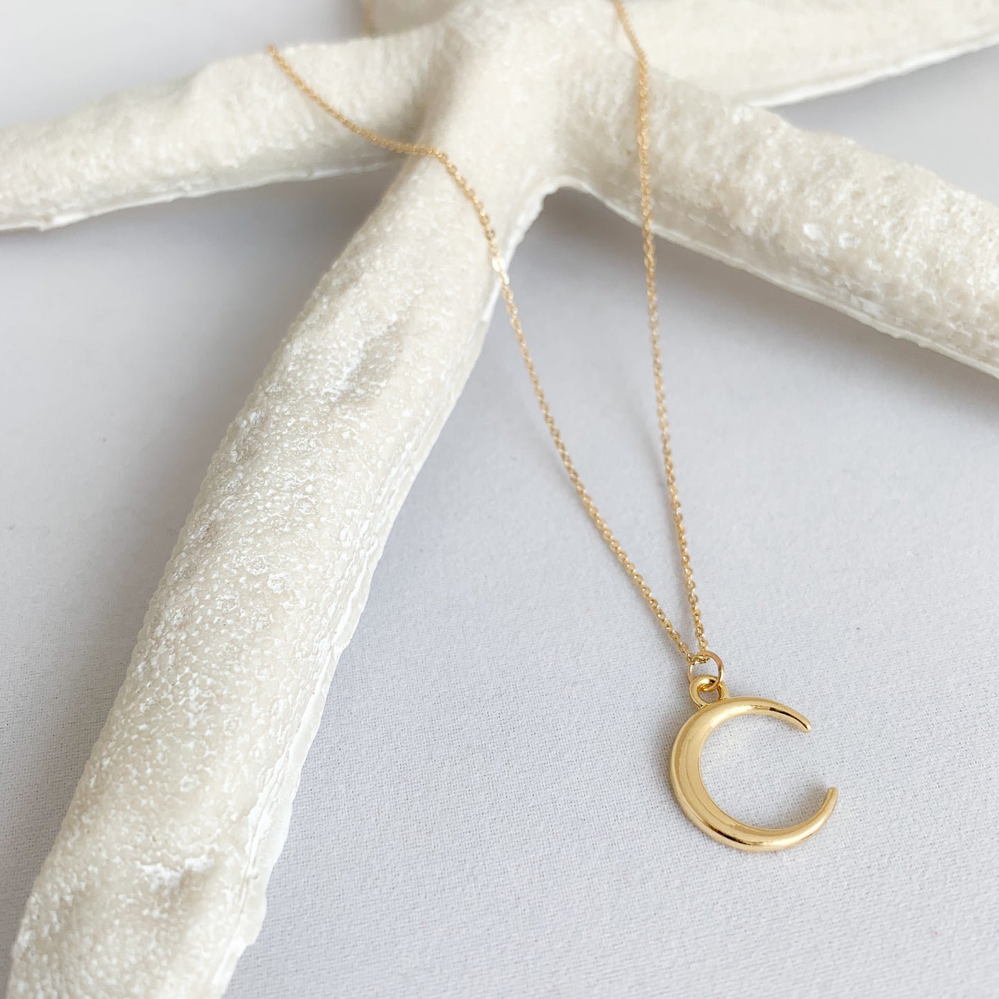Crescent Gold Necklace - BelleStyle