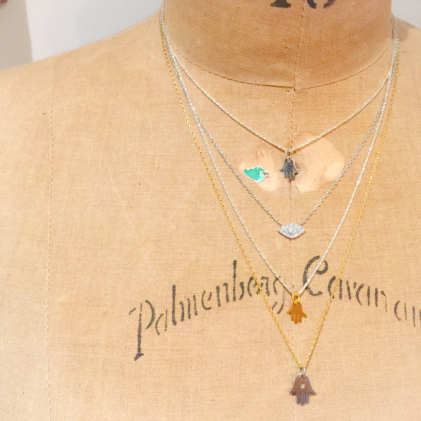 Hamsa Gold Mini Necklace - BelleStyle