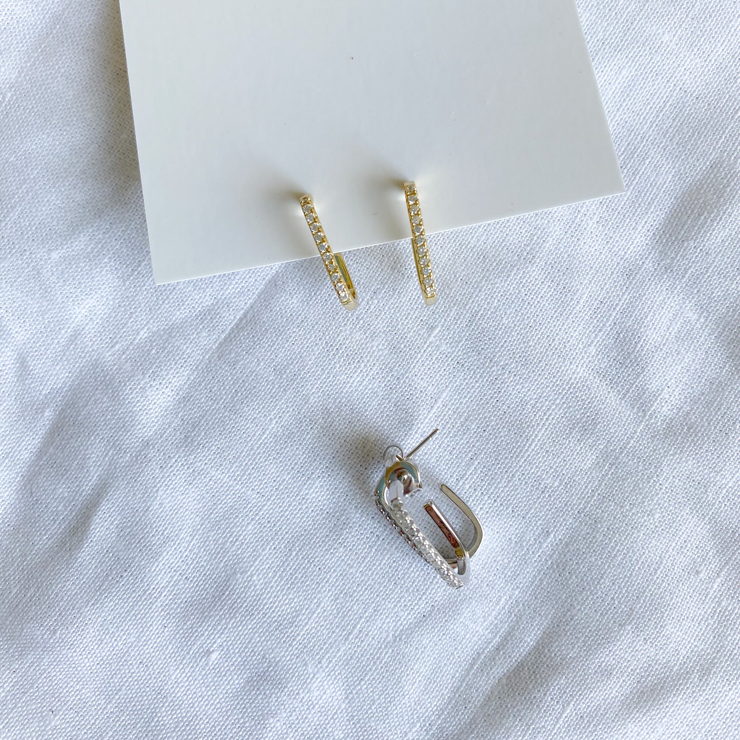 Link Crystal Small Earrings - BelleStyle