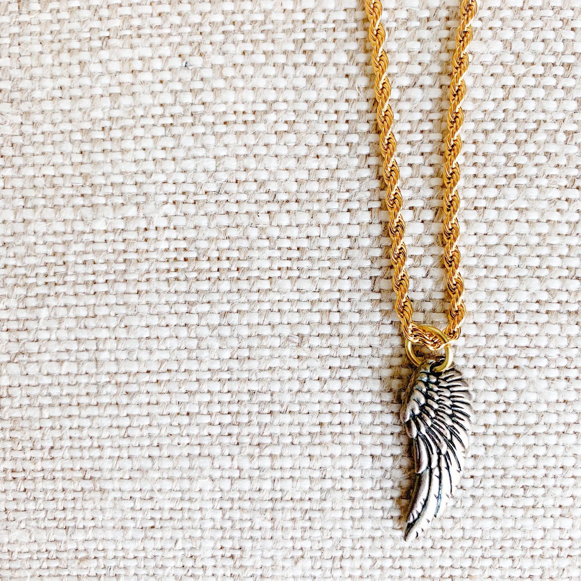 Take Flight Necklace - BelleStyle