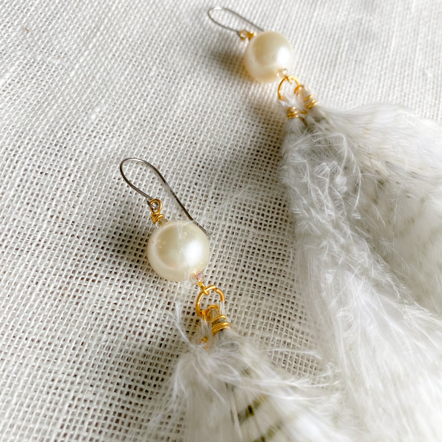 Tiger Pearl Feather Earrings - Bellestyle