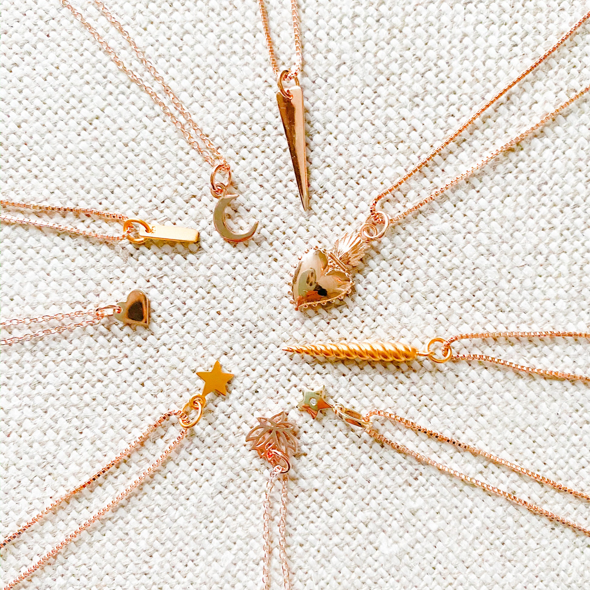 Sacred Heart Rose Gold Charm Necklaces - BelleStyle