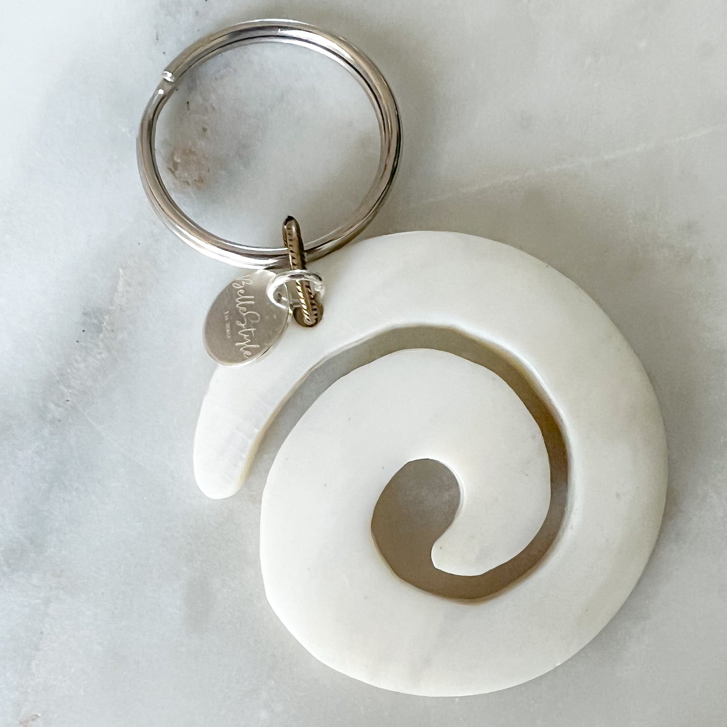 Vintage Ocean Mother of Pearl Wave Keychain - BelleStyle
