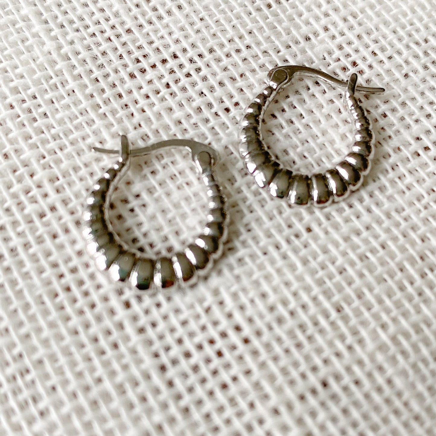 Scallop Mini Hoops - Bellestyle Silver