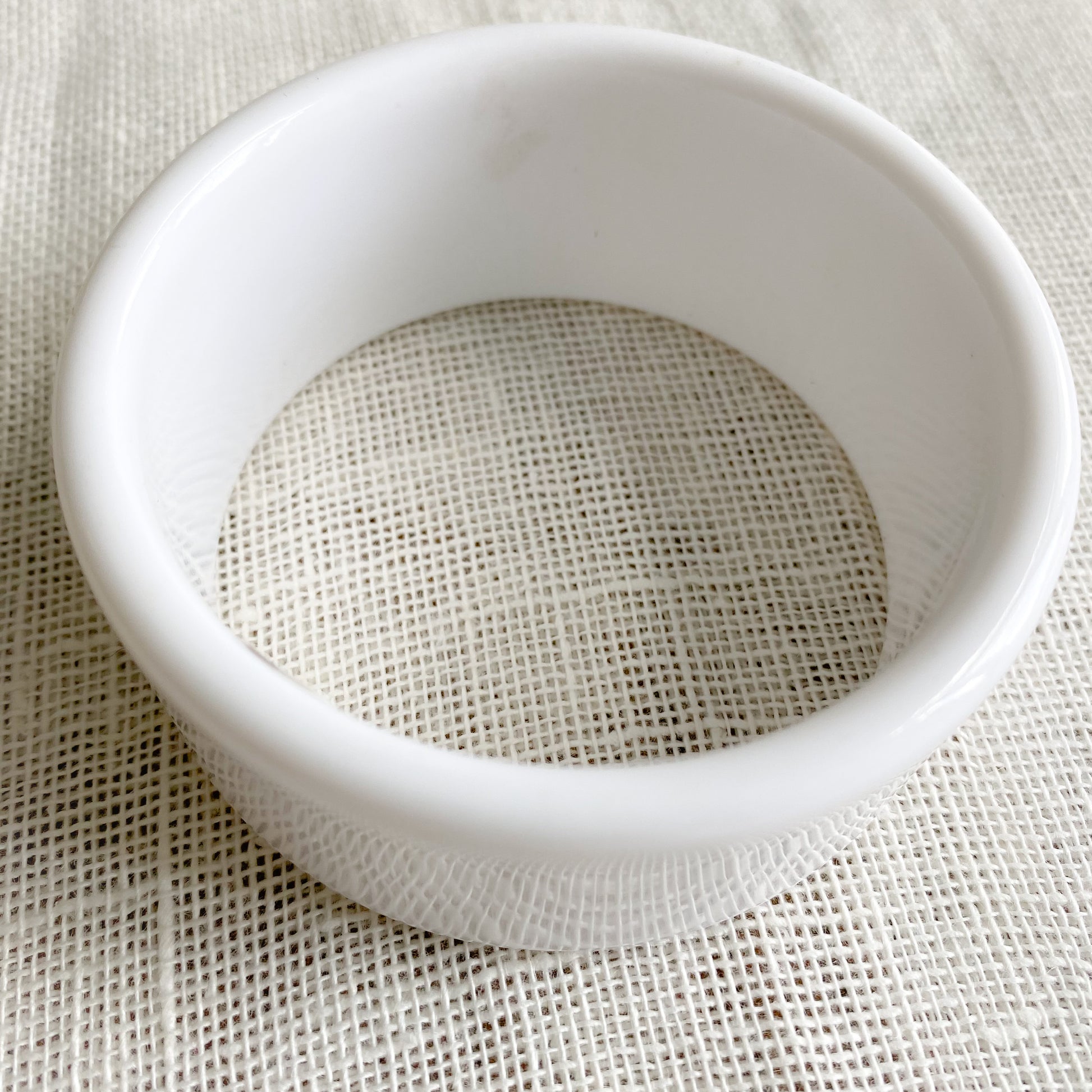 Vintage White 70’s Bangle Bracelet - Bellestyle