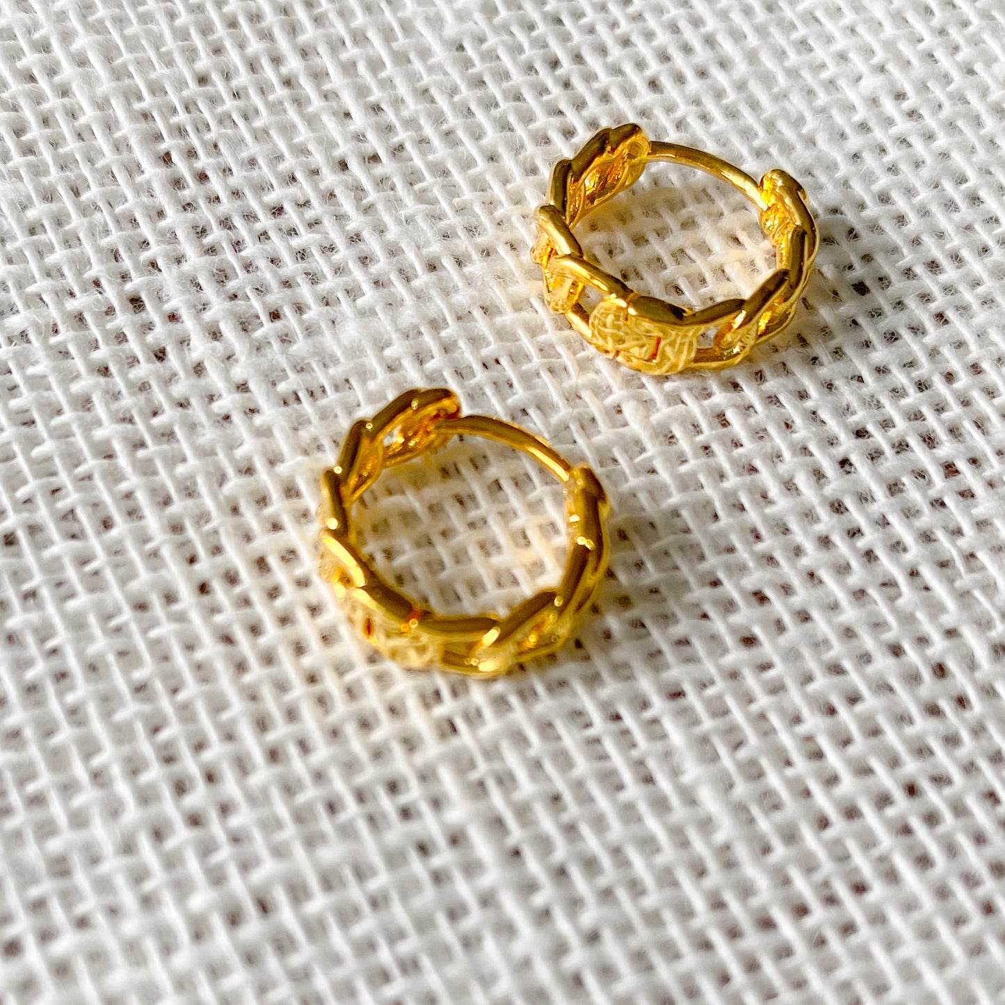 Livi Mini Link Chain Hoop Earrings - BelleStyle