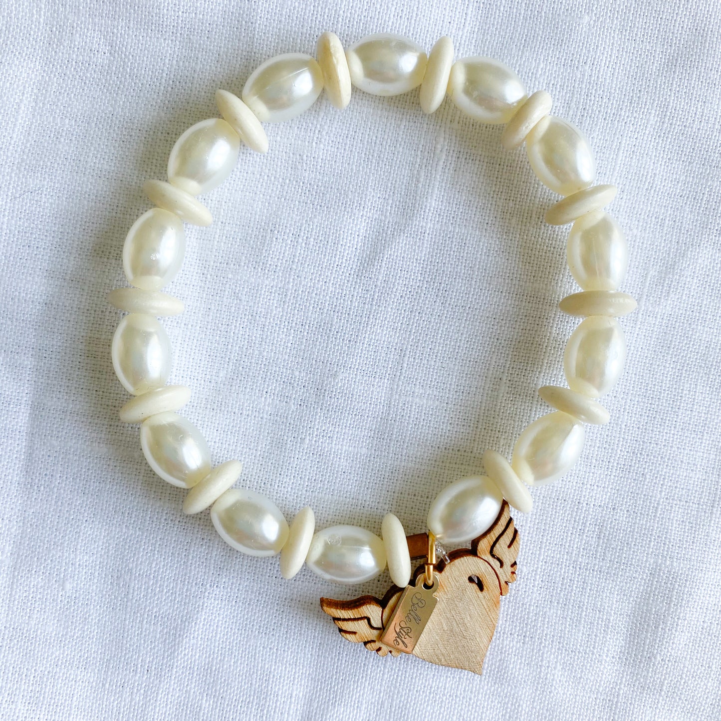 Sustainable Flying Heart Bracelet - BelleStyle