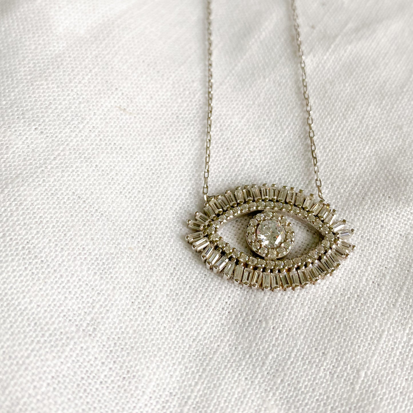 Busy Protection Necklace - BelleStyle