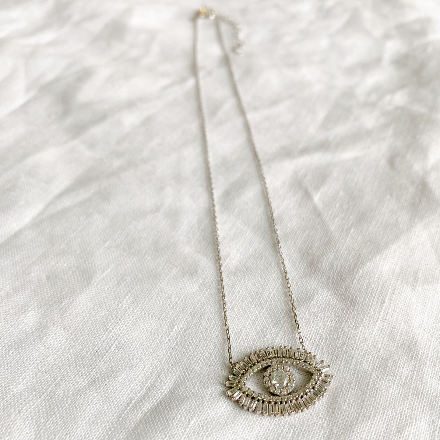 Busy Protection Necklace - BelleStyle