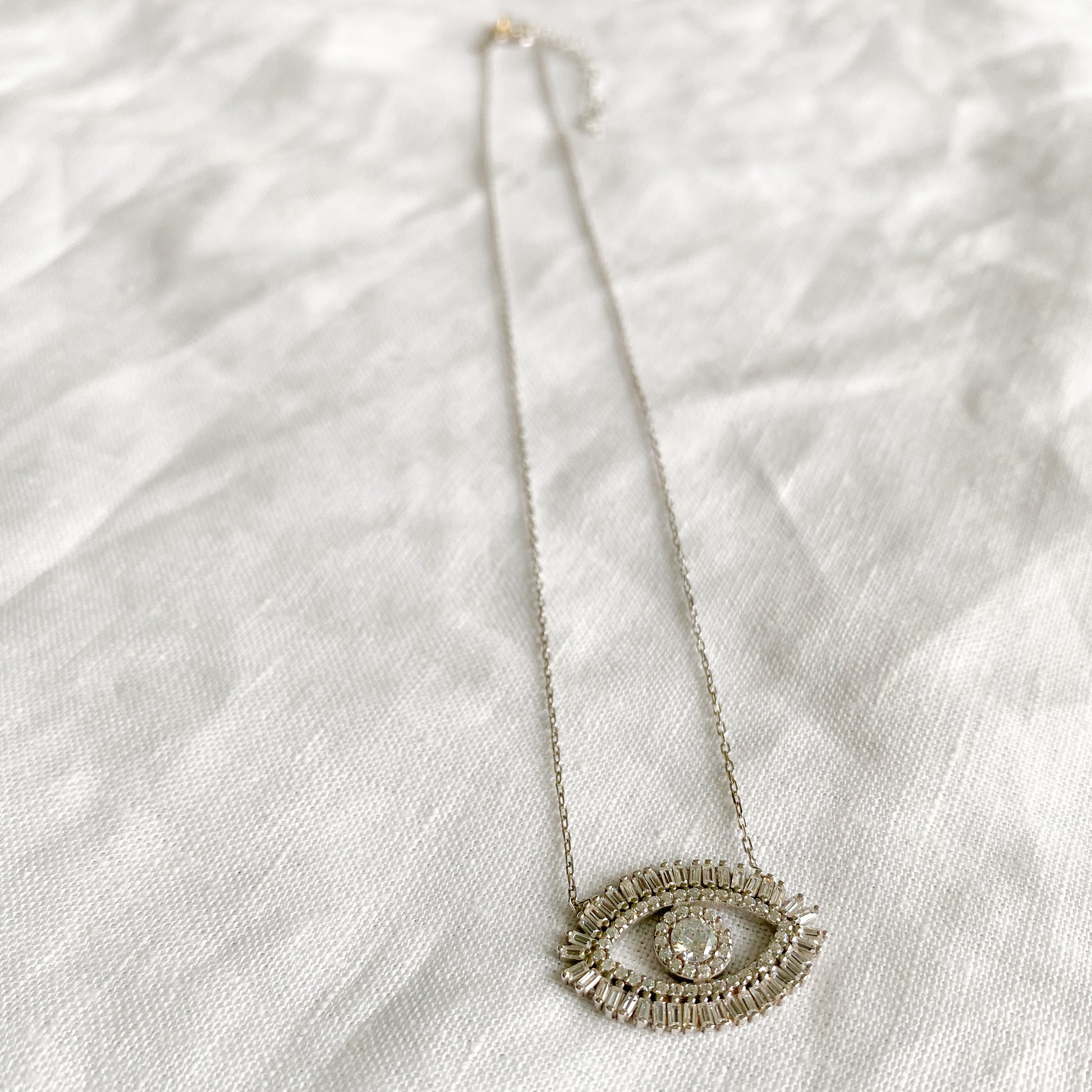 Busy Protection Necklace - BelleStyle