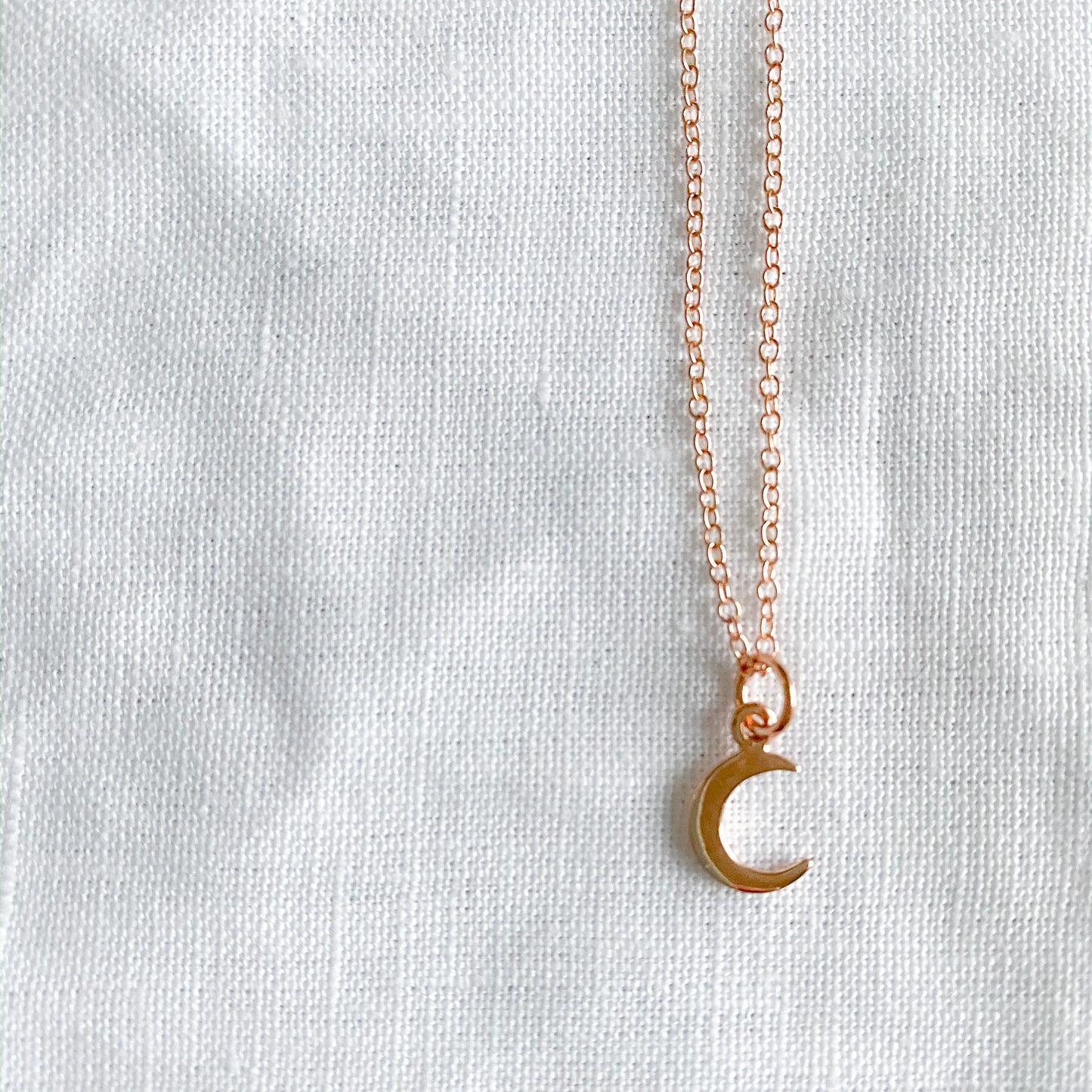 Crescent Moon Rose Gold Necklace - BelleStyle
