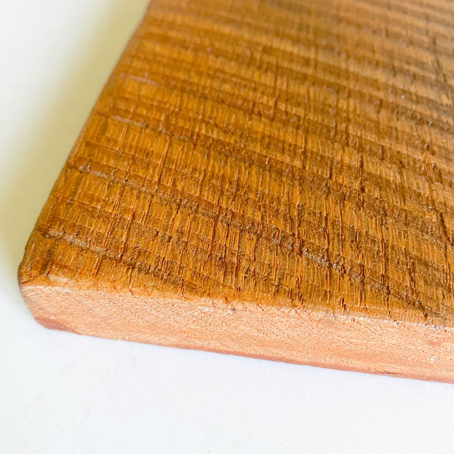 Honey Rustic Sustainable Oak Serving Board - Bellestyle
