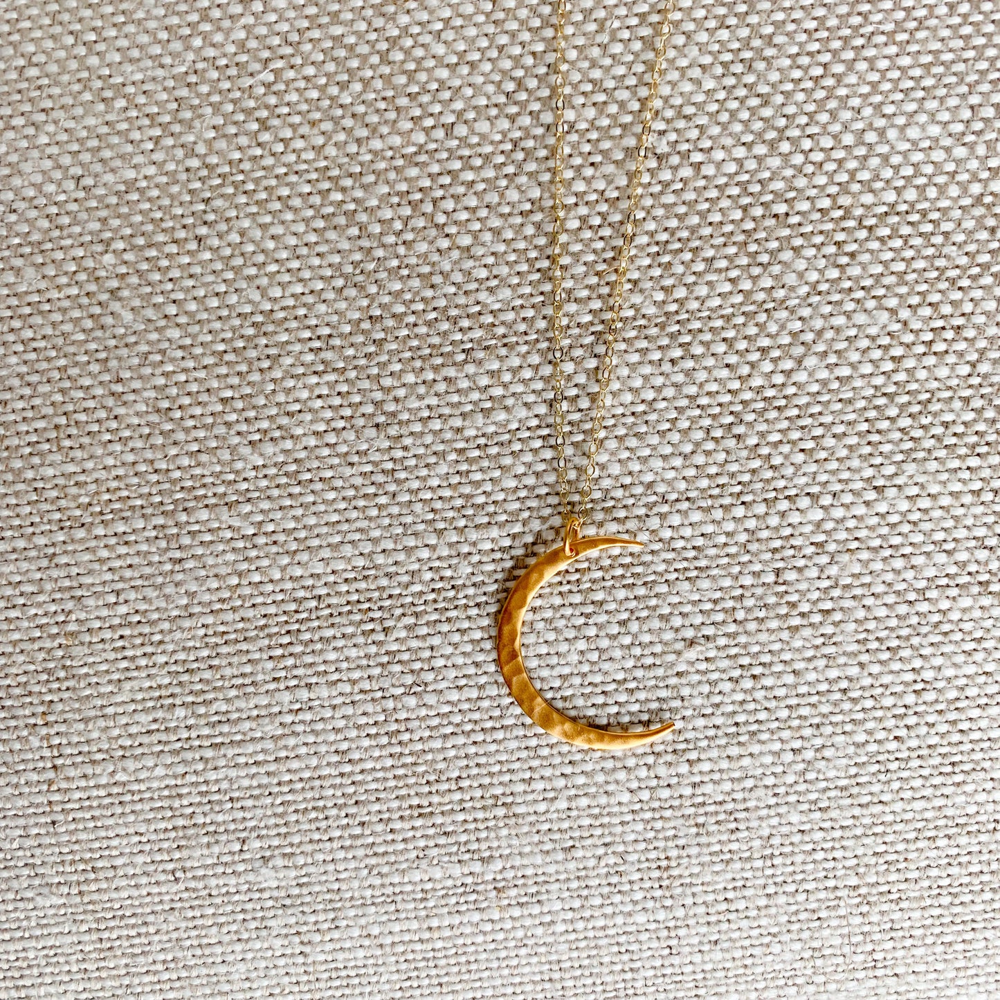 Crescent Moon Necklace - BelleStyle