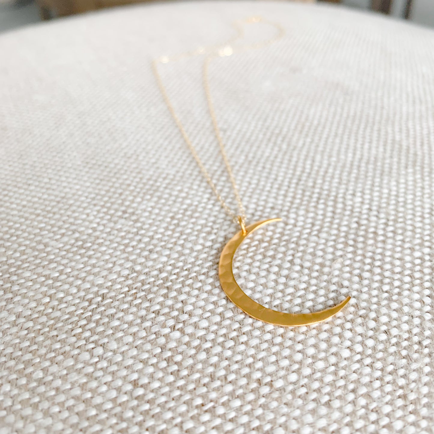 Crescent Moon Necklace - BelleStyle
