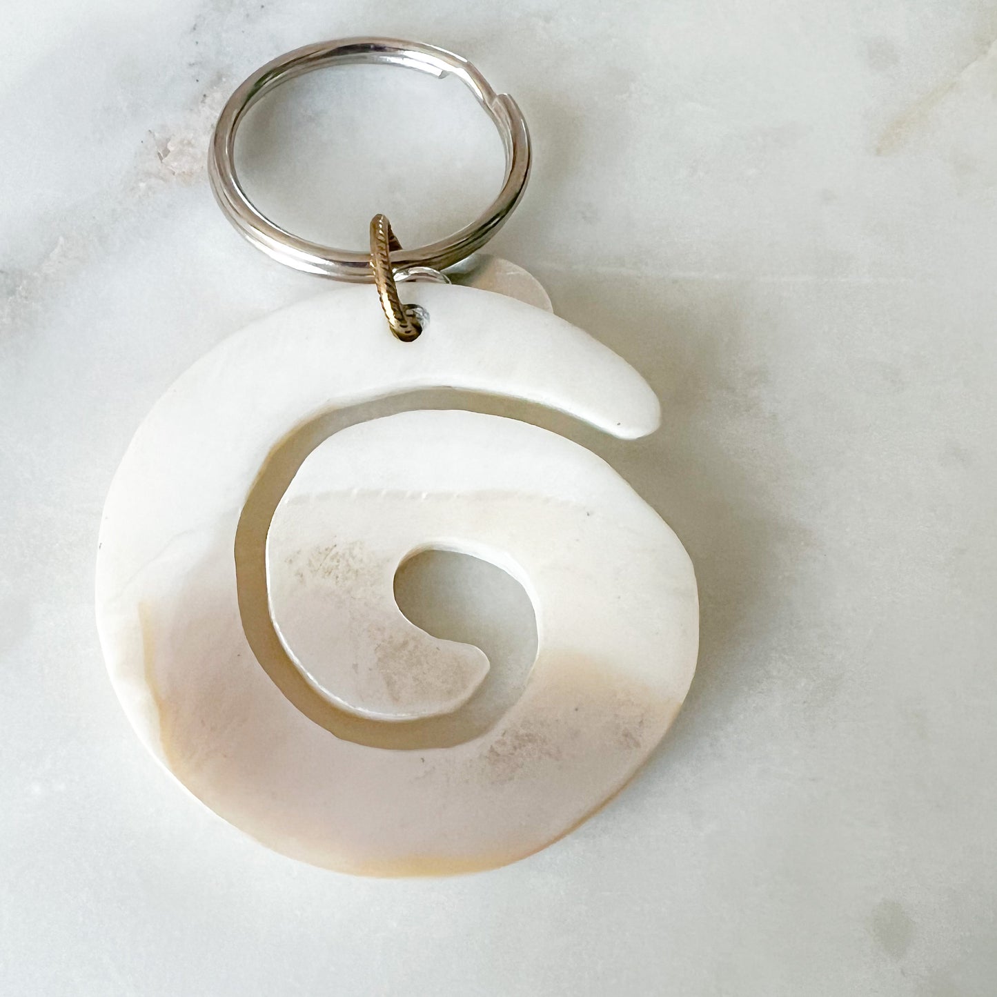 Vintage Ocean Mother of Pearl Wave Keychain - BelleStyle