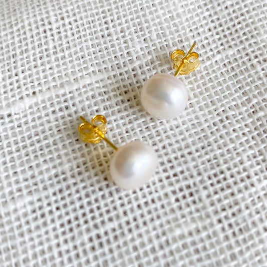 Sara Freshwater White Pearl Post EarrinGs - Bellestyle
