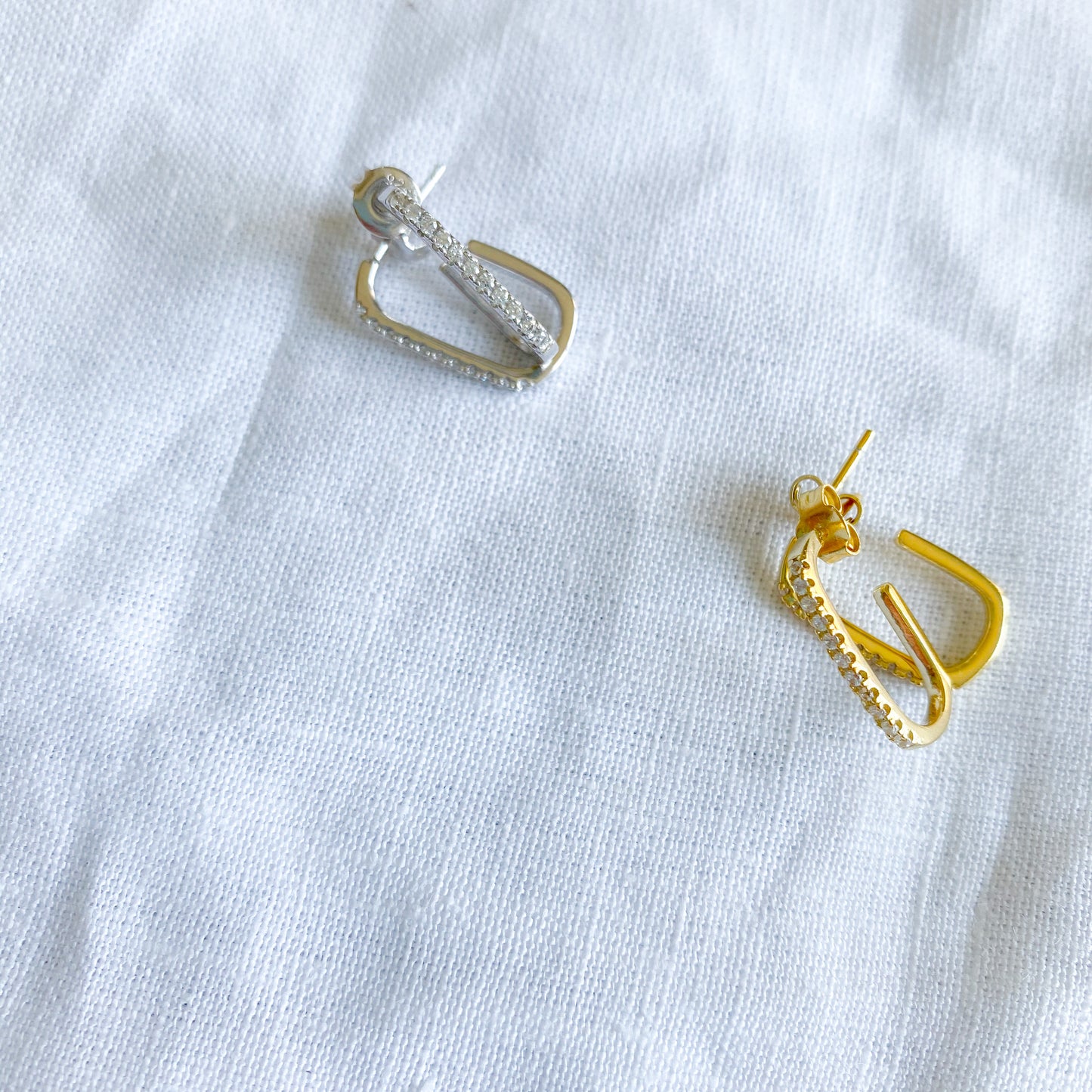 Link Crystal Small Earrings - BelleStyle