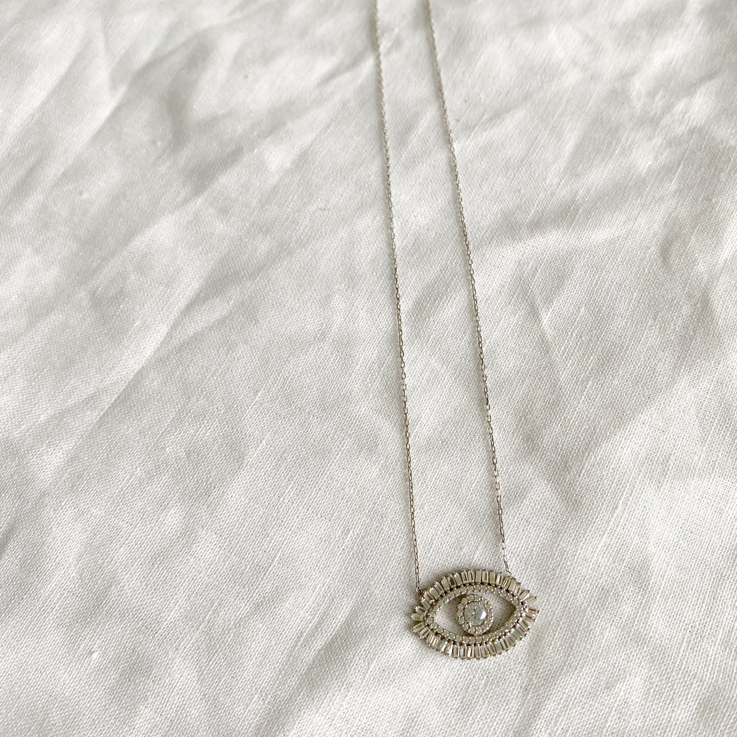 Busy Protection Necklace - BelleStyle