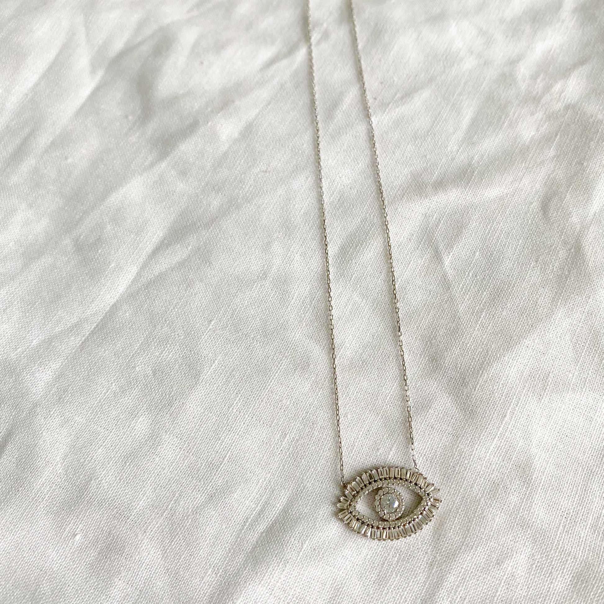 Busy Protection Necklace - BelleStyle