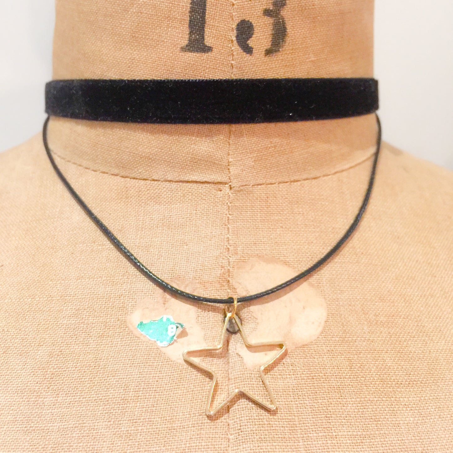 Star Choker Necklace - BelleStyle