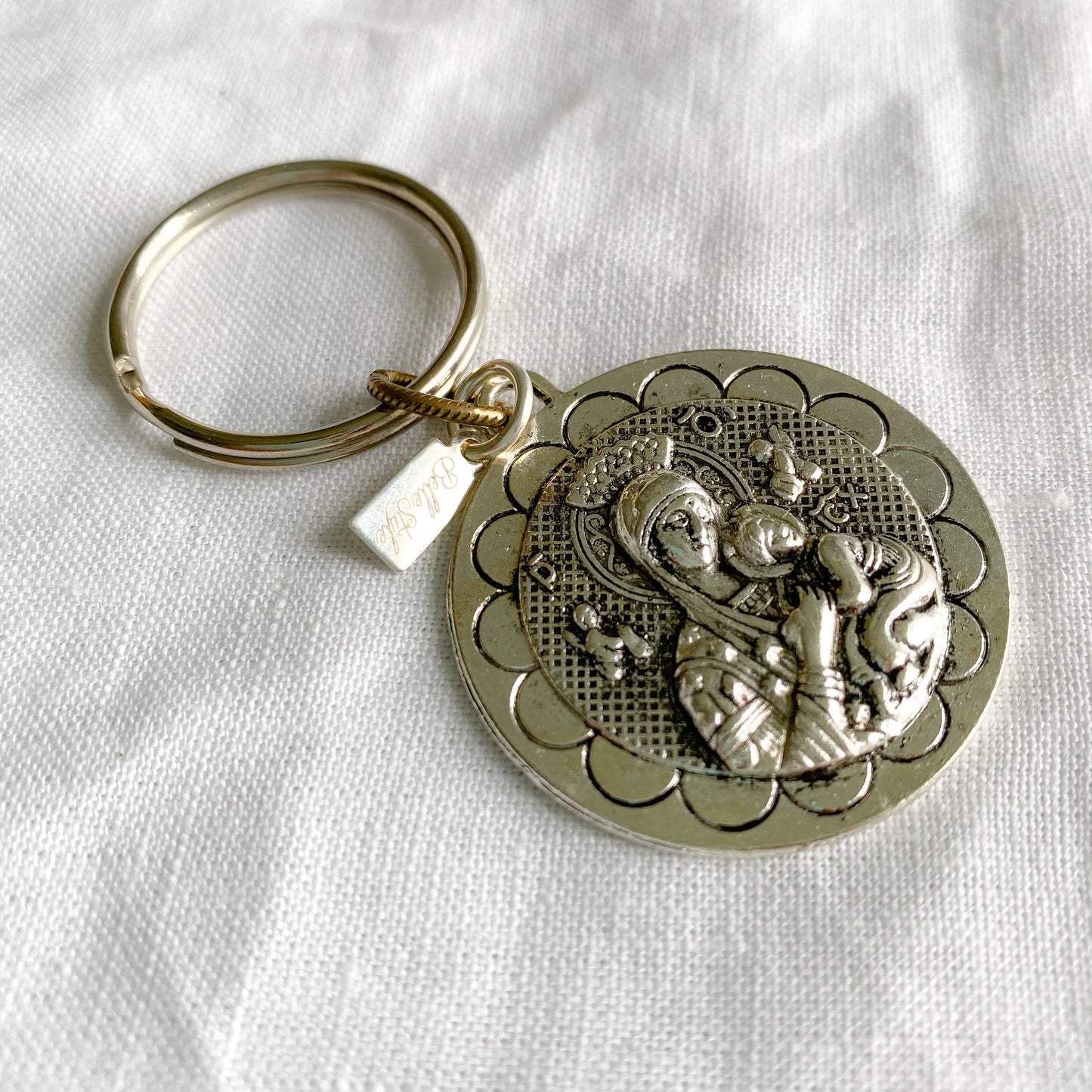 Mother Mary Coin Keychain - BelleStyle