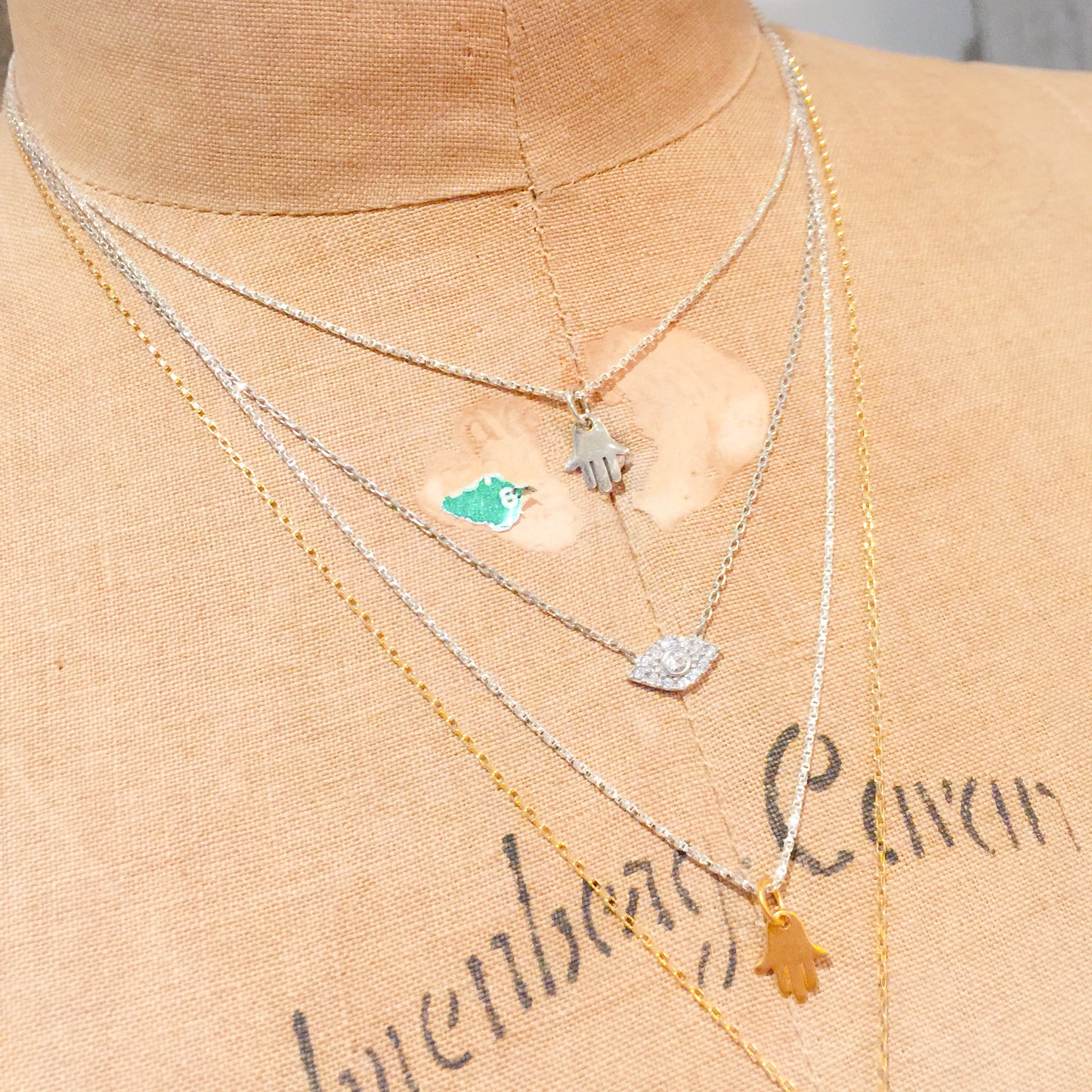 Hamsa Gold Mini Necklace - BelleStyle
