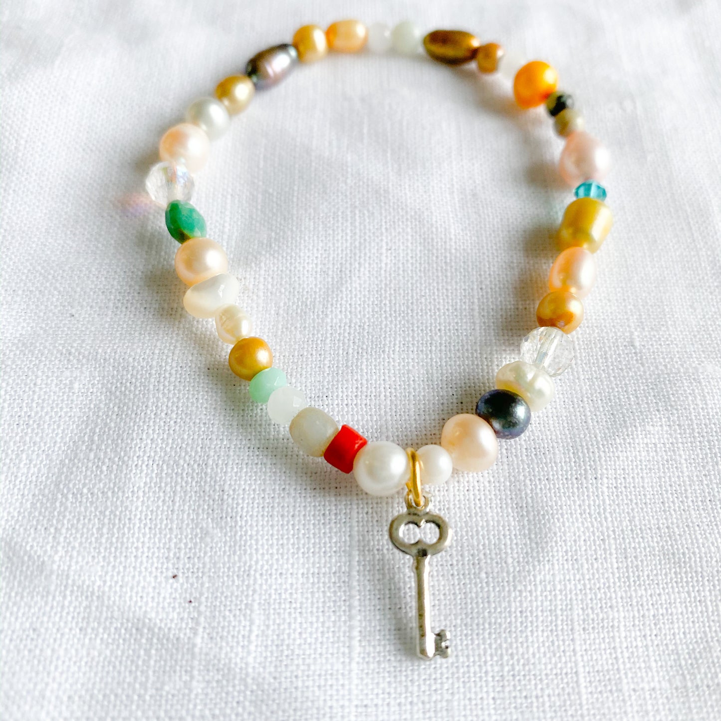 Freshwater Pearl Key Bracelet - BelleStyle