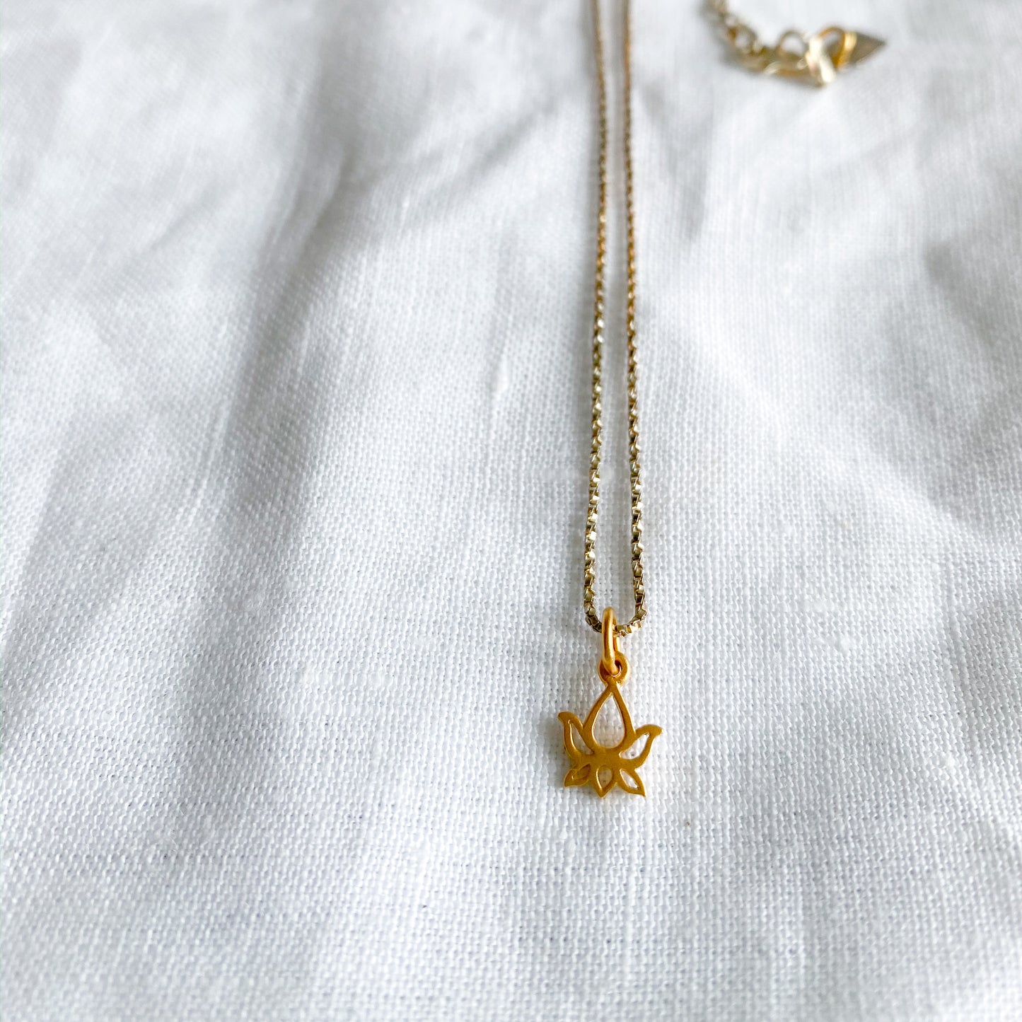 Lotus Necklace - BelleStyle