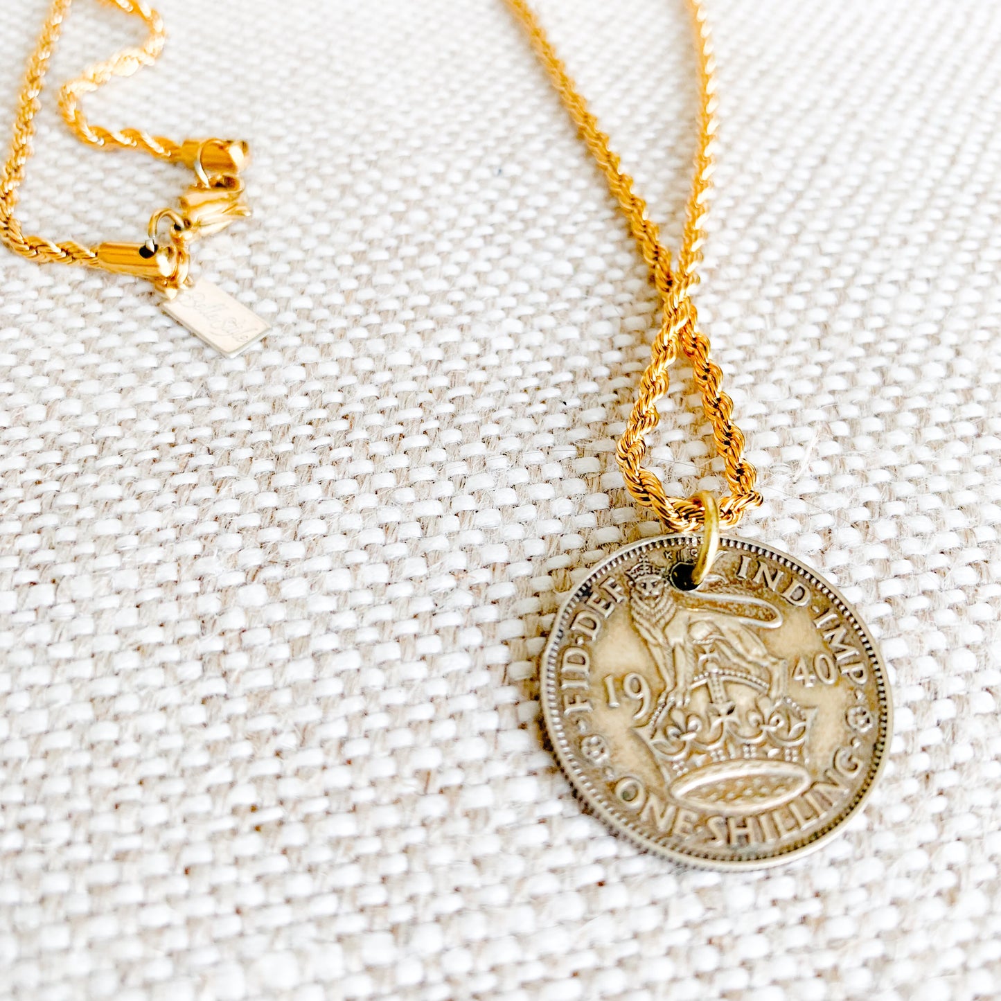 King George Coin Necklace - BelleStyle