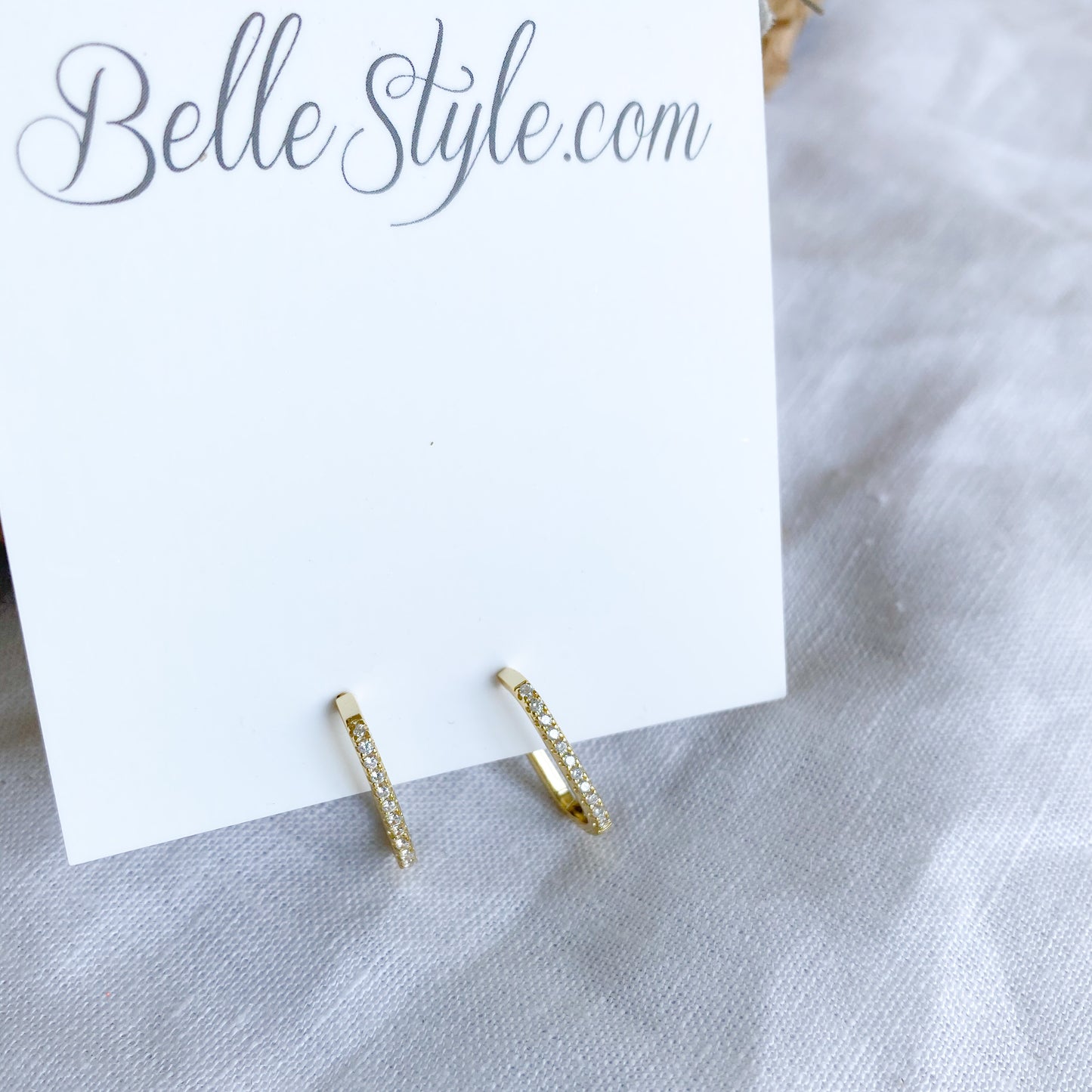 Link Crystal Small Earrings - BelleStyle